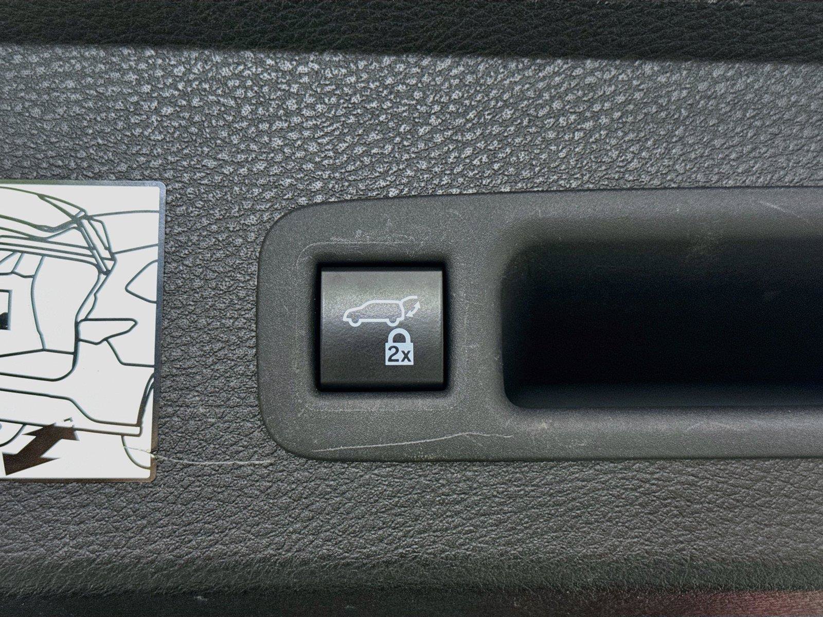 Used 2023 Toyota Sienna Limited FWD image 42