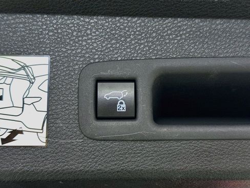 Used 2023 Toyota Sienna Limited FWD image 42