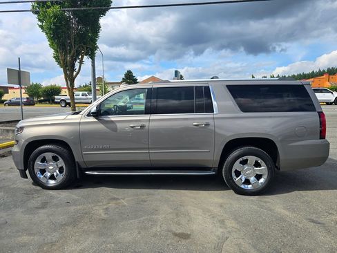 Used 2017 Chevrolet Suburban Premier AWD/4WD image 4