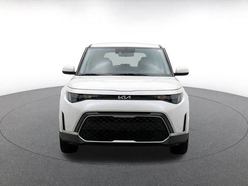 Used 2025 Kia Soul LX w/ LX Technology Package FWD image 2