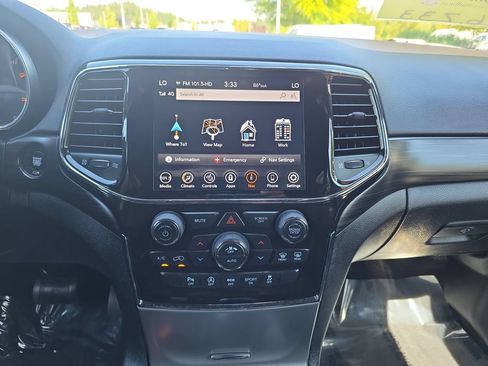 Used 2021 Jeep Grand Cherokee Laredo X AWD/4WD image 24