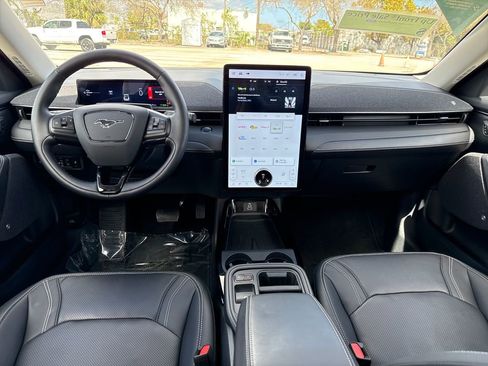 Certified 2025 Ford Mustang Mach-E Premium image 6