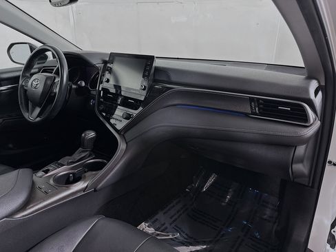 Used 2021 Toyota Camry XSE image 28