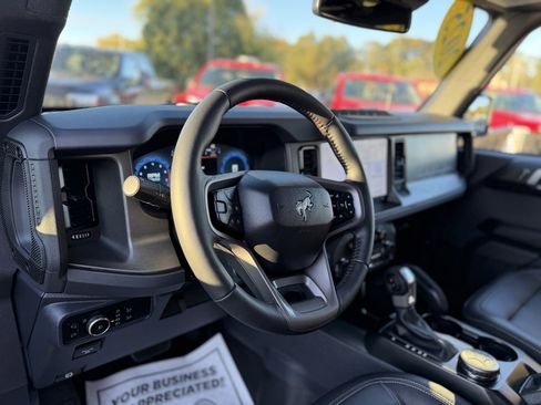 Used 2025 Ford Bronco Badlands image 12