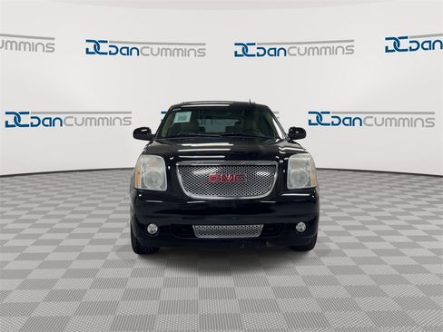 Used 2011 GMC Yukon Denali image 3