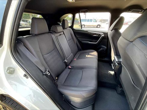 Used 2024 Toyota RAV4 SE image 17