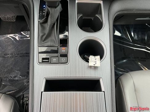 Certified 2026 Toyota Sienna XLE FWD image 31