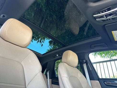Certified 2023 Porsche Cayenne AWD/4WD image 18