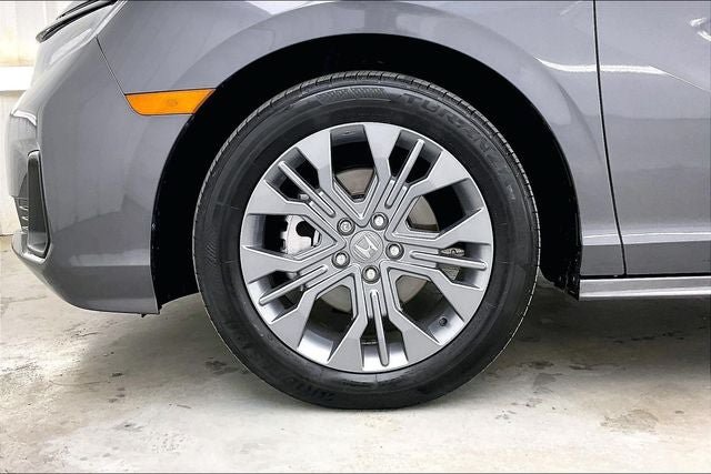 Certified 2025 Honda Odyssey Touring image 10