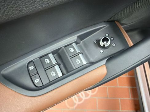 Used 2021 Audi Q5 Prestige w/ Prestige Package image 11