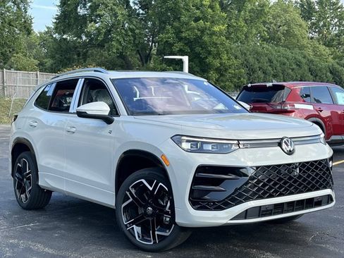 New 2026 Volkswagen Tiguan SEL R-Line AWD/4WD image 2