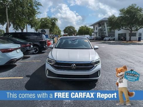 Used 2023 Volkswagen Jetta SEL FWD image 2