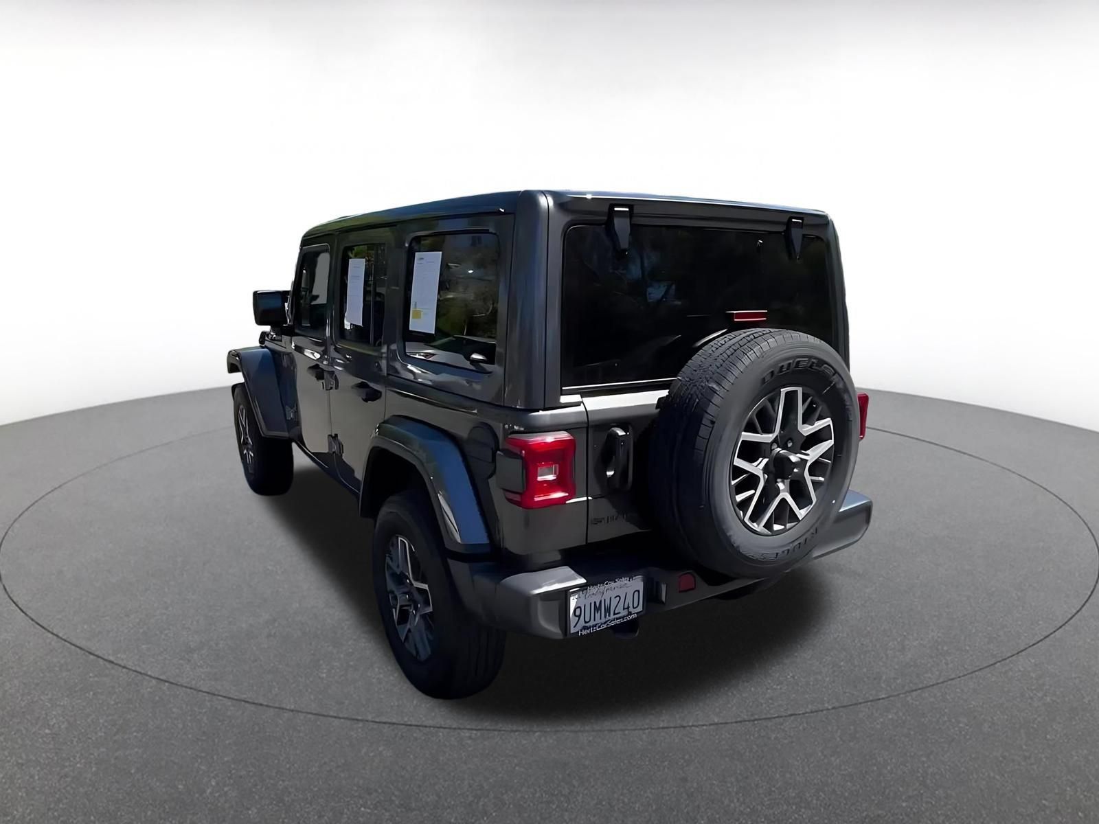 Used 2025 Jeep Wrangler Unlimited Sahara AWD/4WD image 10