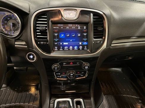 Used 2016 Chrysler 300 Limited w/ Driver Convenience Group image 27