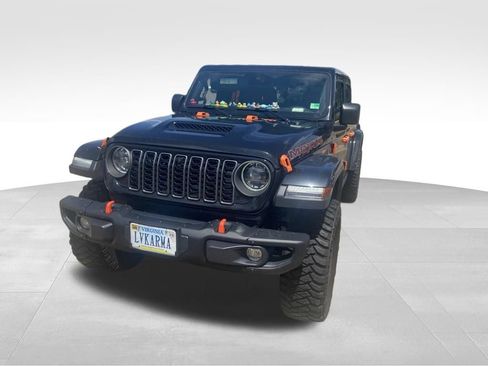 Used 2025 Jeep Gladiator Mojave AWD/4WD image 3