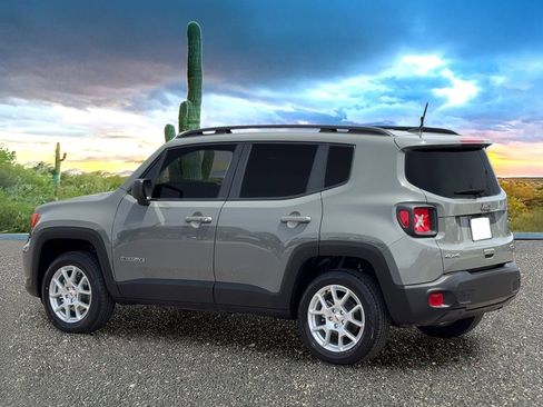 Used 2022 Jeep Renegade Latitude w/ Convenience Group AWD/4WD image 4