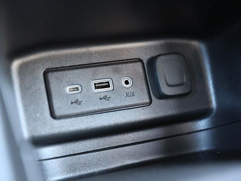 Used 2023 Chevrolet Equinox LT image 29