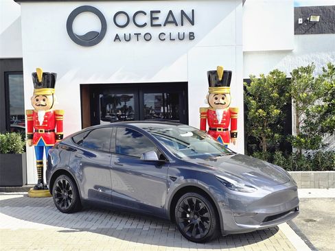 Used 2023 Tesla Model Y Long Range image 2