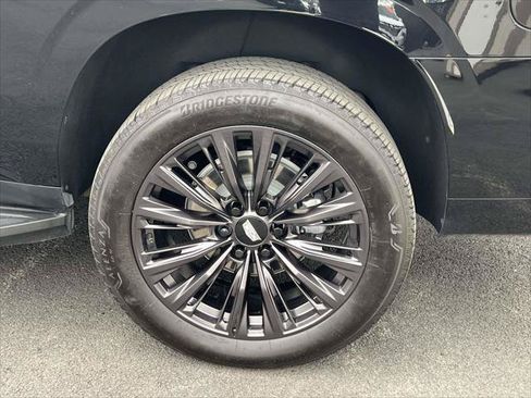 Used 2025 Cadillac Escalade ESV Sport w/ LPO, ONYX Package AWD/4WD image 10