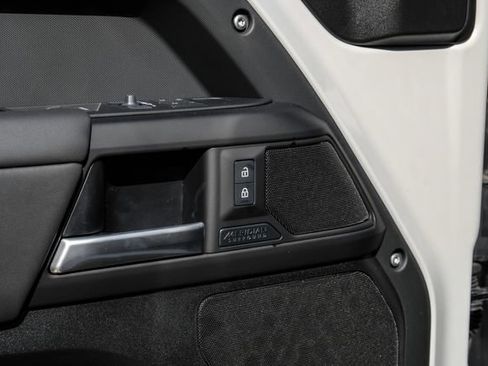New 2026 Land Rover Defender 110 X-Dynamic SE AWD/4WD image 54