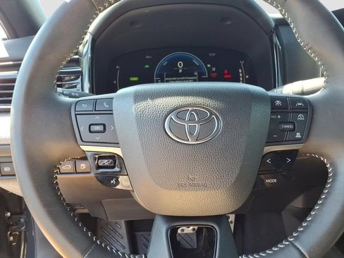 Used 2025 Toyota Camry SE w/ Convenience Package FWD image 22