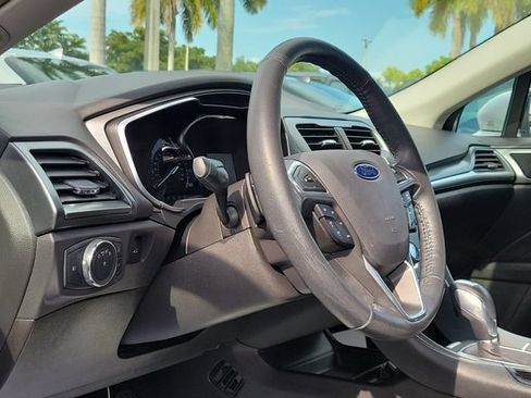 Used 2016 Ford Fusion Titanium FWD image 9
