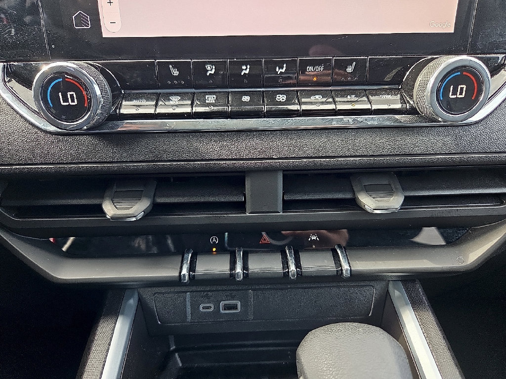 Used 2025 Chevrolet Colorado Trail Boss AWD/4WD image 18