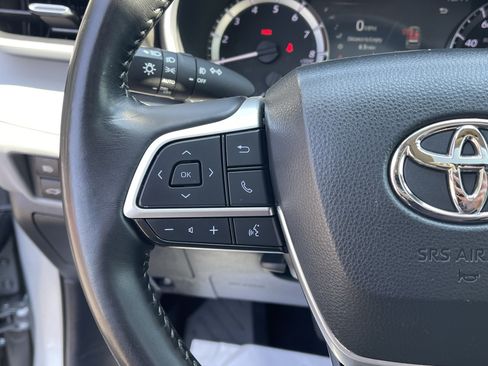 Used 2023 Toyota Highlander XLE FWD image 22