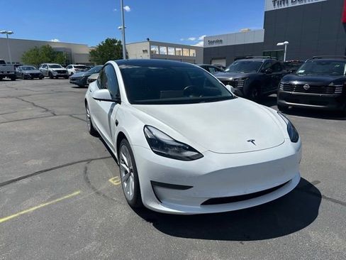 Used 2022 Tesla Model 3 Long Range AWD/4WD image 3