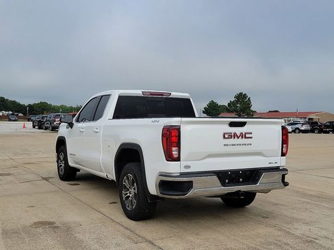 Used 2025 GMC Sierra 1500 SLE w/ Preferred Package image 4