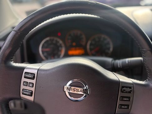 Used 2011 Nissan Titan SL w/ SL Technology Pkg image 34