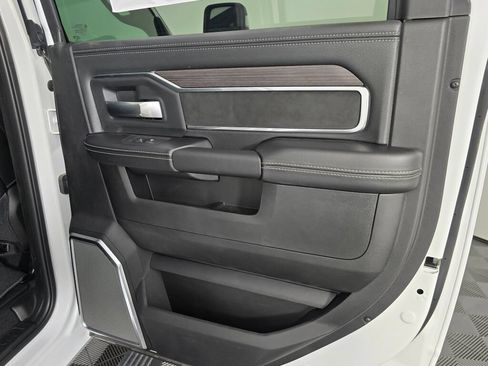 New 2026 RAM 2500 Laramie AWD/4WD image 40