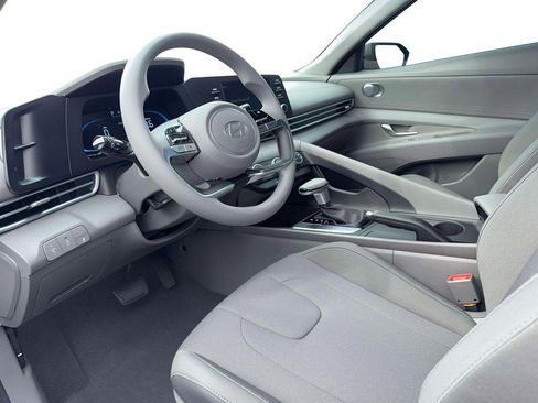 New 2026 Hyundai Elantra SE image 13