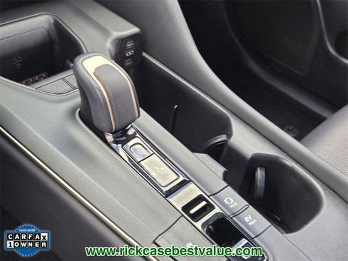 Used 2023 Toyota Crown Limited image 27