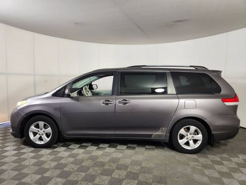 Used 2011 Toyota Sienna LE FWD image 4