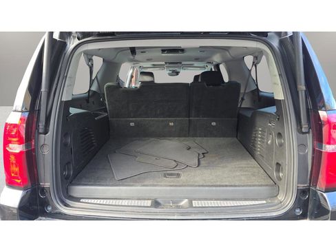 Used 2018 Chevrolet Suburban LT image 19