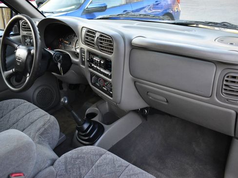 Used 2001 GMC Sonoma SLS w/ Hot Looks Pkg image 21