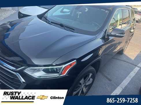 Used 2021 Chevrolet Traverse LT w/ LT Premium Package AWD/4WD image 4