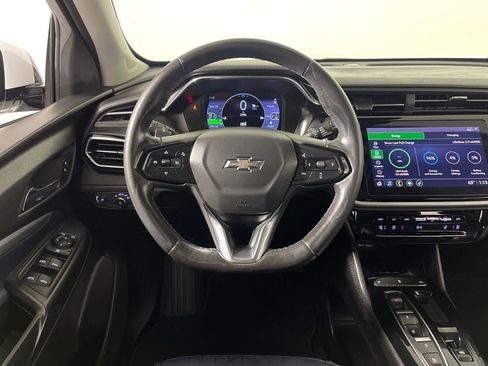 Used 2022 Chevrolet Bolt EUV LT w/ Convenience Package image 15