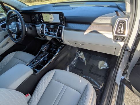 Used 2023 Kia Sorento SX image 29