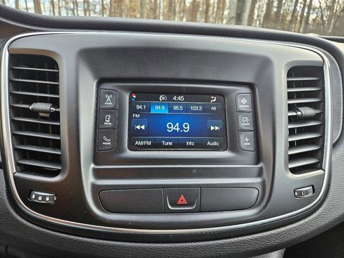 Used 2015 Chrysler 200 Limited image 15