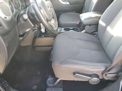 Used 2018 Jeep Wrangler Unlimited Sahara image 29