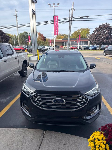 Used 2019 Ford Edge SEL w/ Equipment Group 201A AWD/4WD image 2