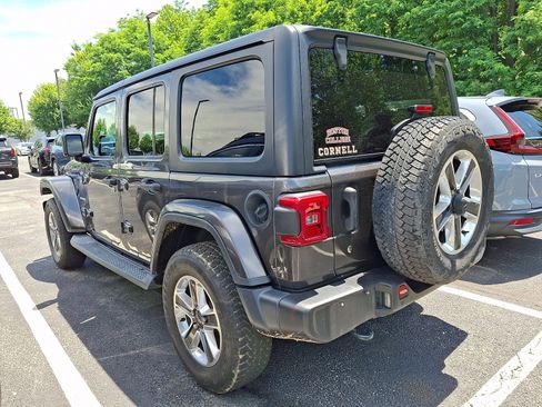 Used 2018 Jeep Wrangler Unlimited Sahara w/ Cold Weather Group AWD/4WD image 3