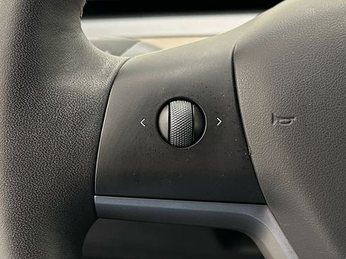 Used 2023 Tesla Model Y Long Range image 25