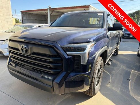 Used 2022 Toyota Tundra SR5 w/ SR5 Convenience Package AWD/4WD image 2