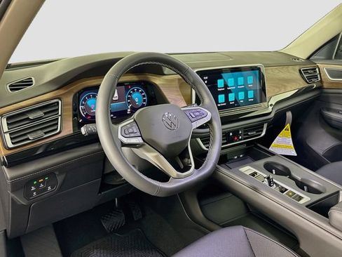 Certified 2025 Volkswagen Atlas SE AWD/4WD image 9