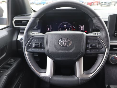 Used 2026 Toyota 4Runner SR5 AWD/4WD image 16