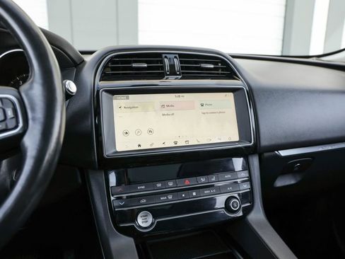 Used 2020 Jaguar F-PACE Premium image 9