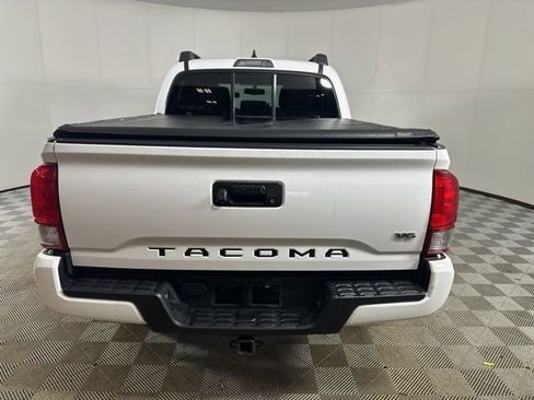 Used 2016 Toyota Tacoma TRD Sport image 6